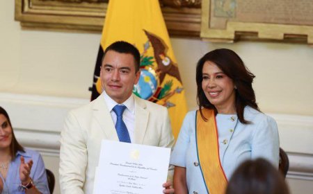 Presidente Daniel Noboa condecora a santaelenense Cinthya Gellibert